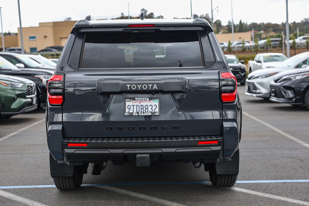 Certified 2025 Toyota 4Runner SR5 AWD/4WD image 23