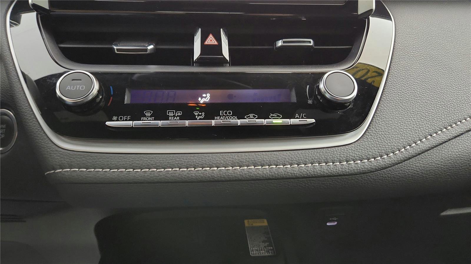 Used 2024 Toyota Corolla SE w/ SE Package image 30