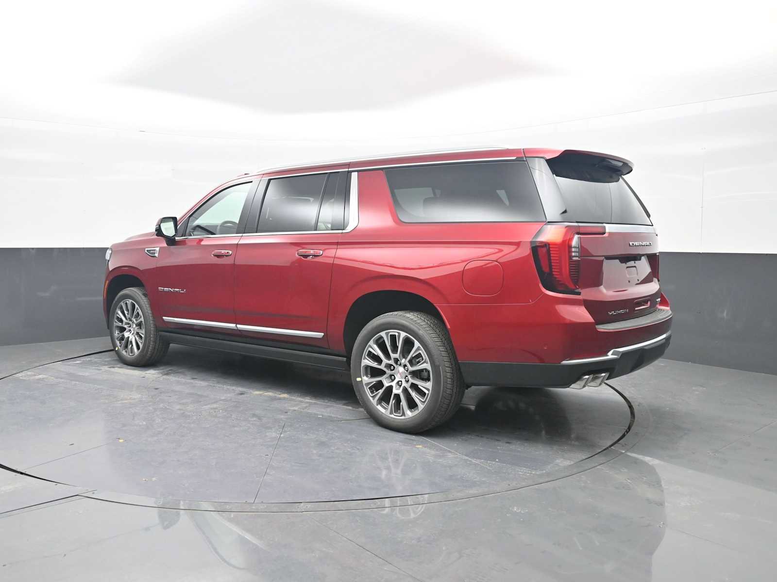 New 2026 GMC Yukon XL Denali image 4
