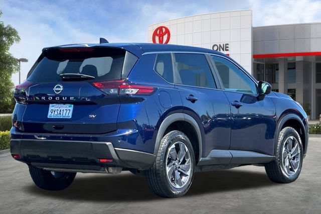 Used 2024 Nissan Rogue SV FWD image 4