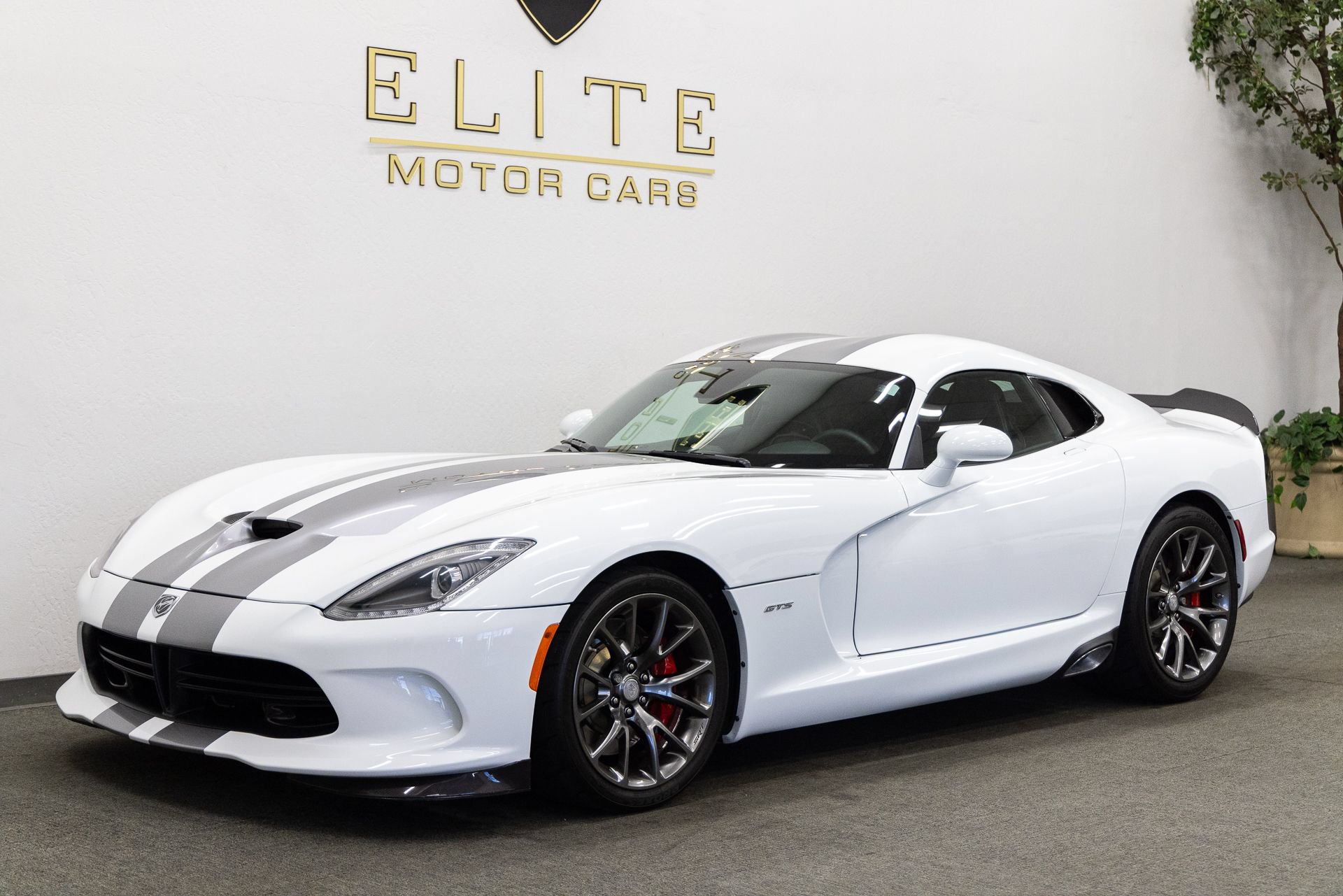 Used 2014 SRT Viper GTS w/ Exterior Carbon Fiber Package RWD image 1
