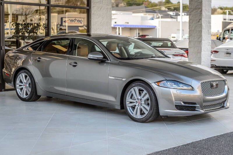 Used 2017 Jaguar XJ R-Sport image 1