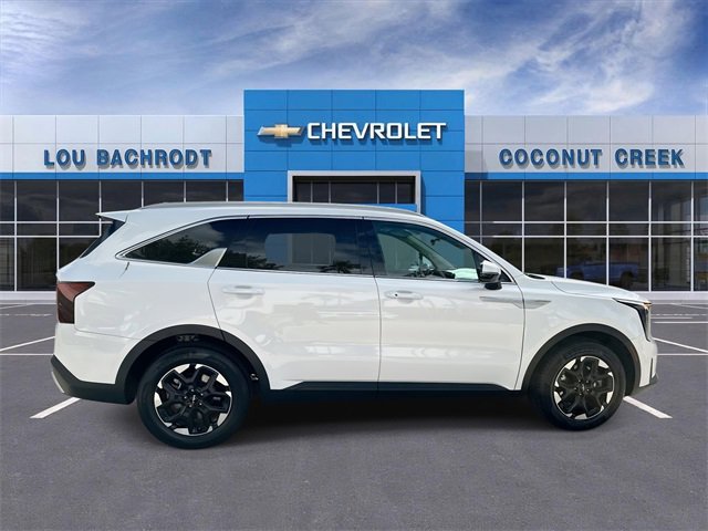 Used 2024 Kia Sorento S image 9