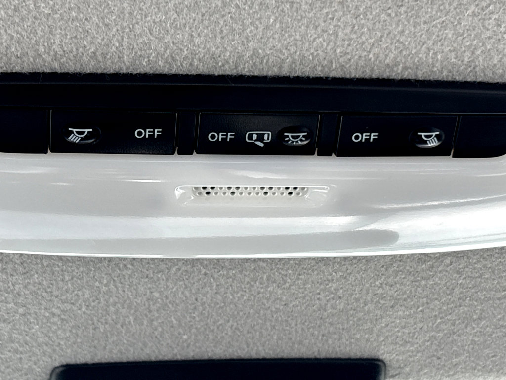 Used 2023 Nissan Kicks SR w/ SR Premium Package FWD image 24