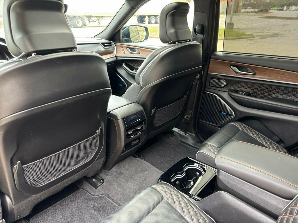 Used 2021 Jeep Grand Cherokee L Summit w/ Luxury Tech Group V image 16