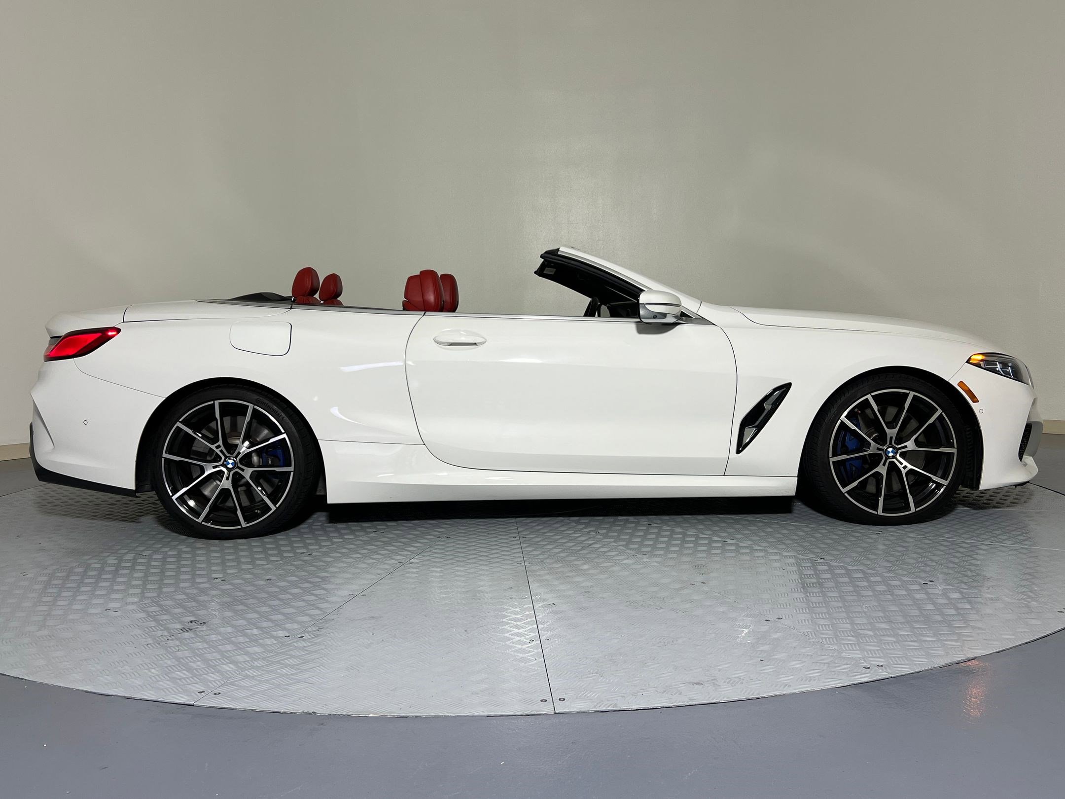 Used 2021 BMW M850i xDrive Convertible w/ Driving Assistance Package image 8