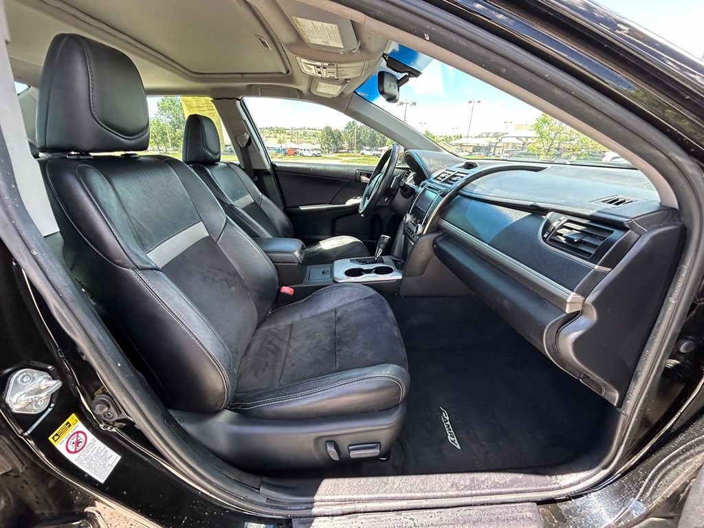 Used 2012 Toyota Camry SE w/ Leather Pkg FWD image 32