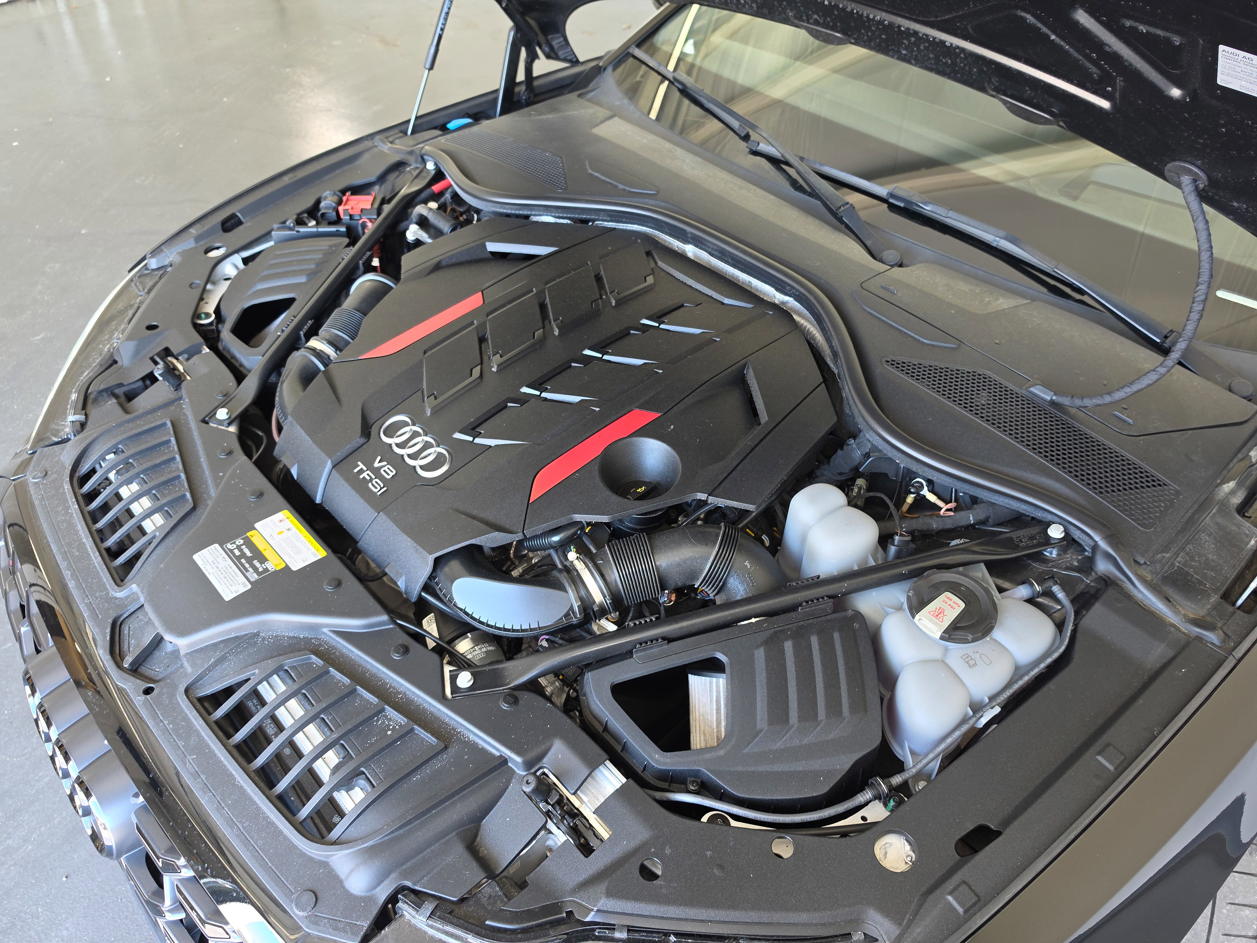 Used 2022 Audi S8 w/ S8 Comfort Plus Package AWD/4WD image 59