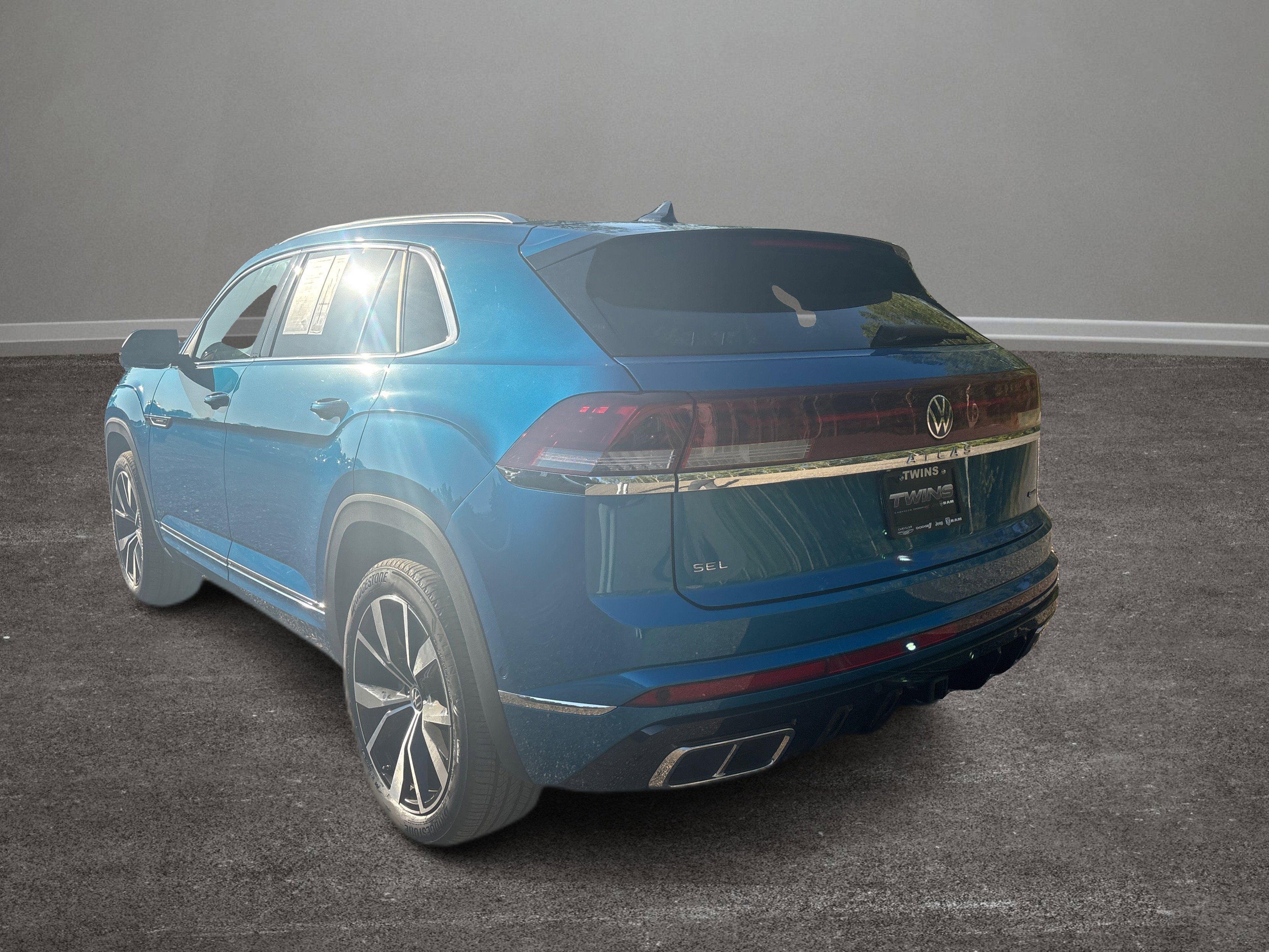 Used 2025 Volkswagen Atlas Cross Sport SEL Premium R-Line image 35