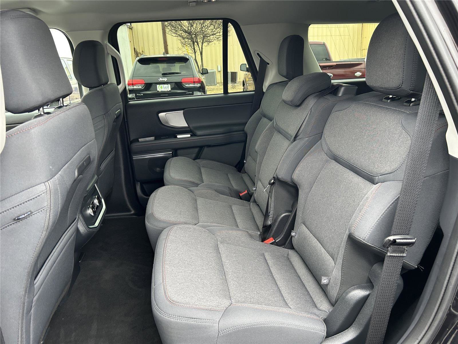 Certified 2025 Ford Expedition Active image 21