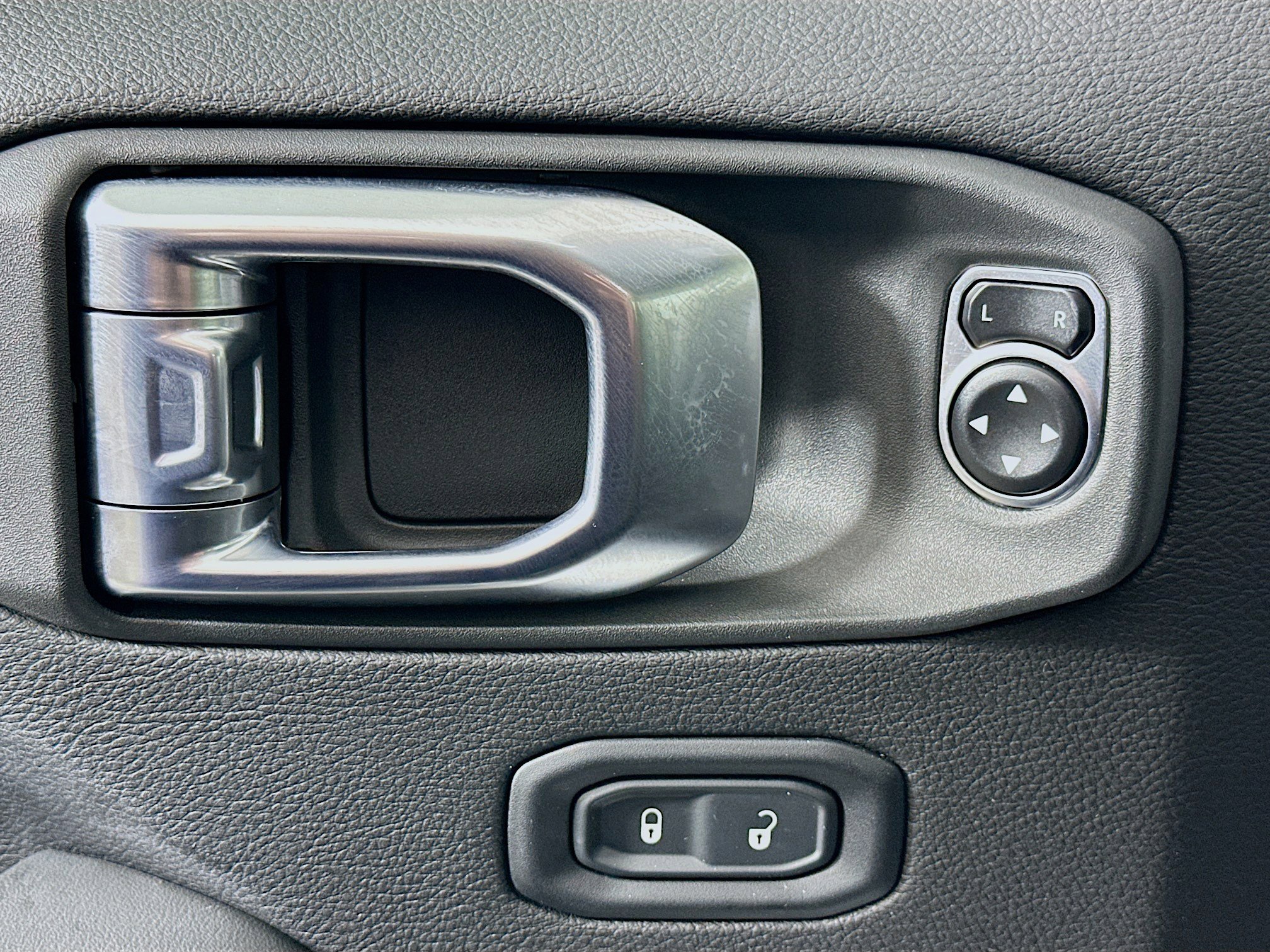 Used 2024 Jeep Wrangler Sahara w/ Technology Group image 15