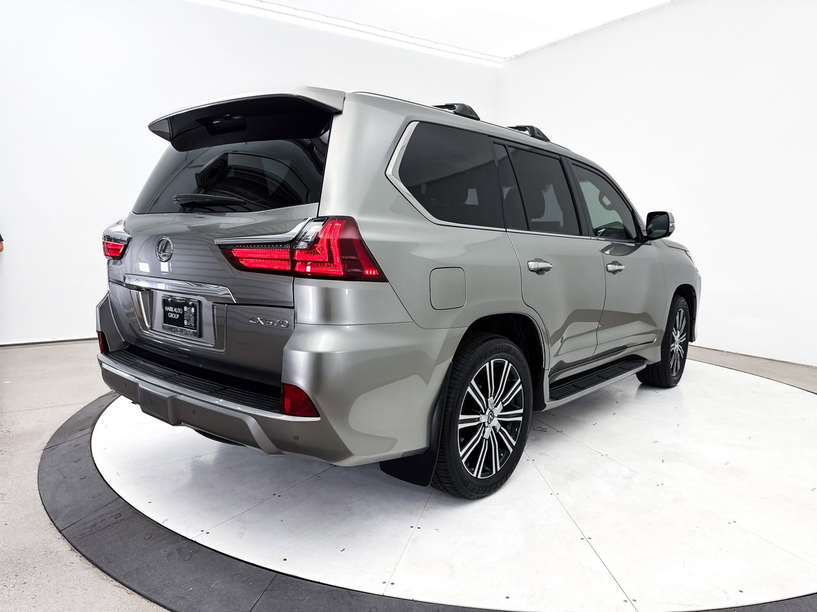 Used 2018 Lexus LX 570 4WD w/ Luxury Package image 20