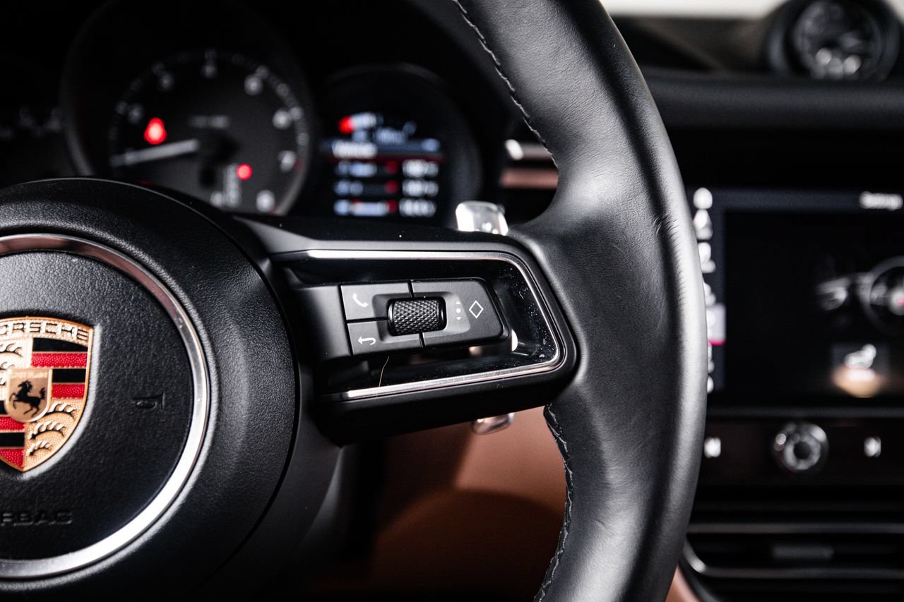 Certified 2023 Porsche Macan AWD/4WD image 16
