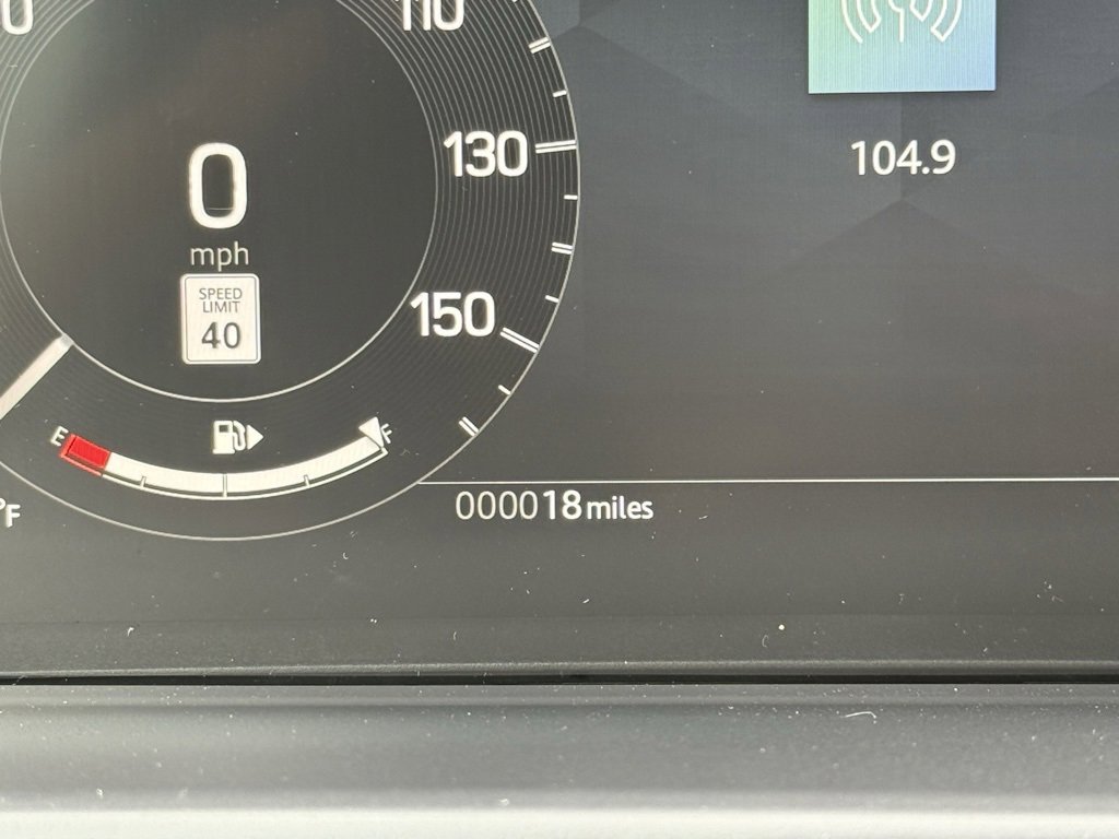 New 2025 Land Rover Discovery Dynamic SE image 33