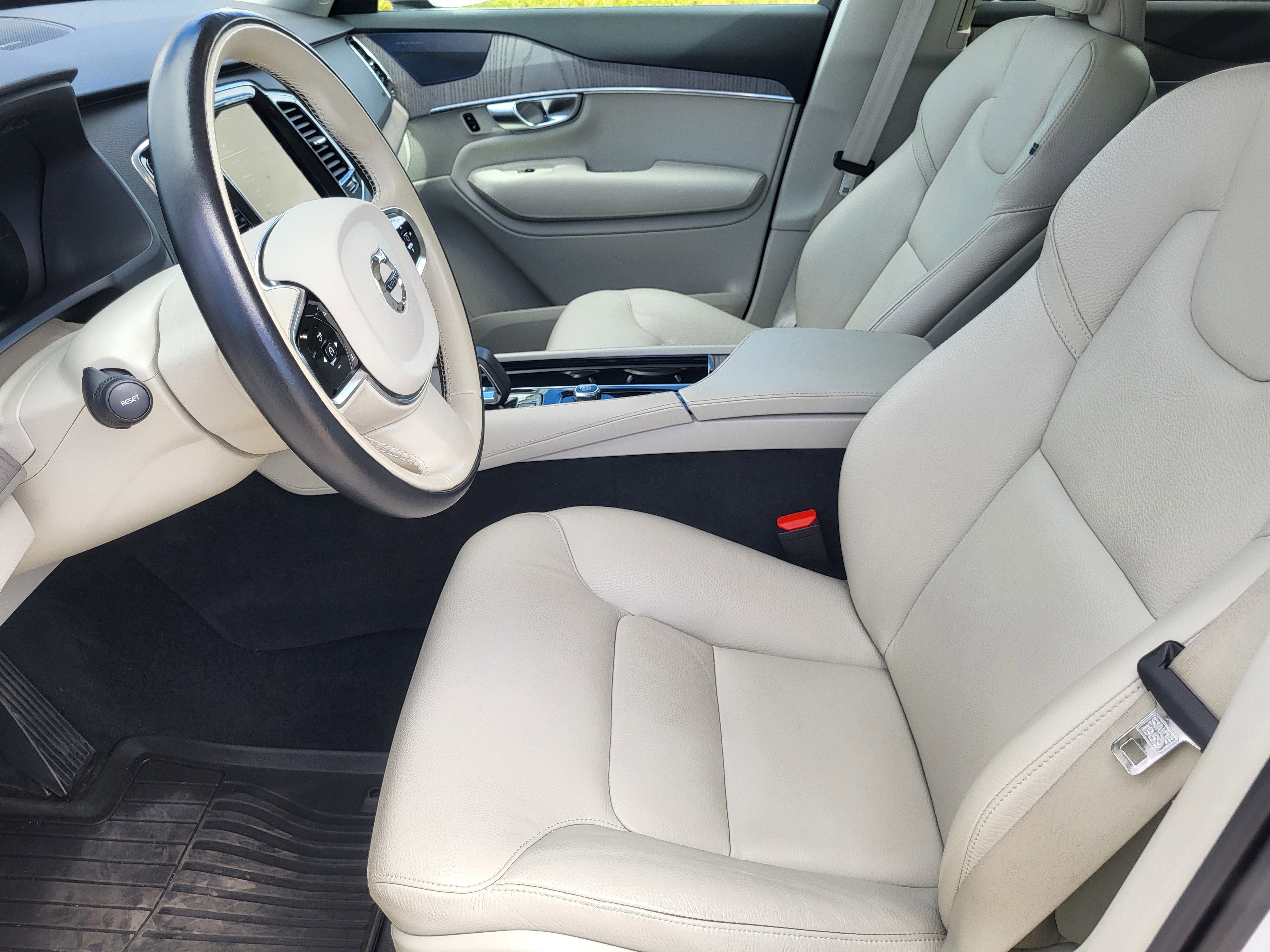 Certified 2024 Volvo XC90 T8 Plus w/ Protection Package Premier image 10