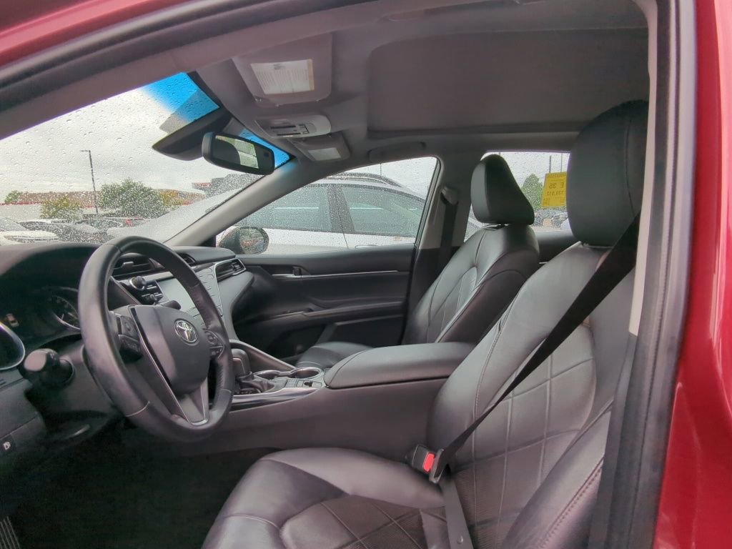 Used 2018 Toyota Camry XLE FWD image 6