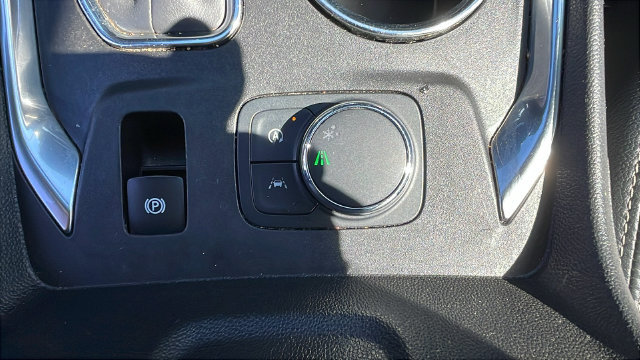 Used 2023 Chevrolet Traverse LS FWD image 16