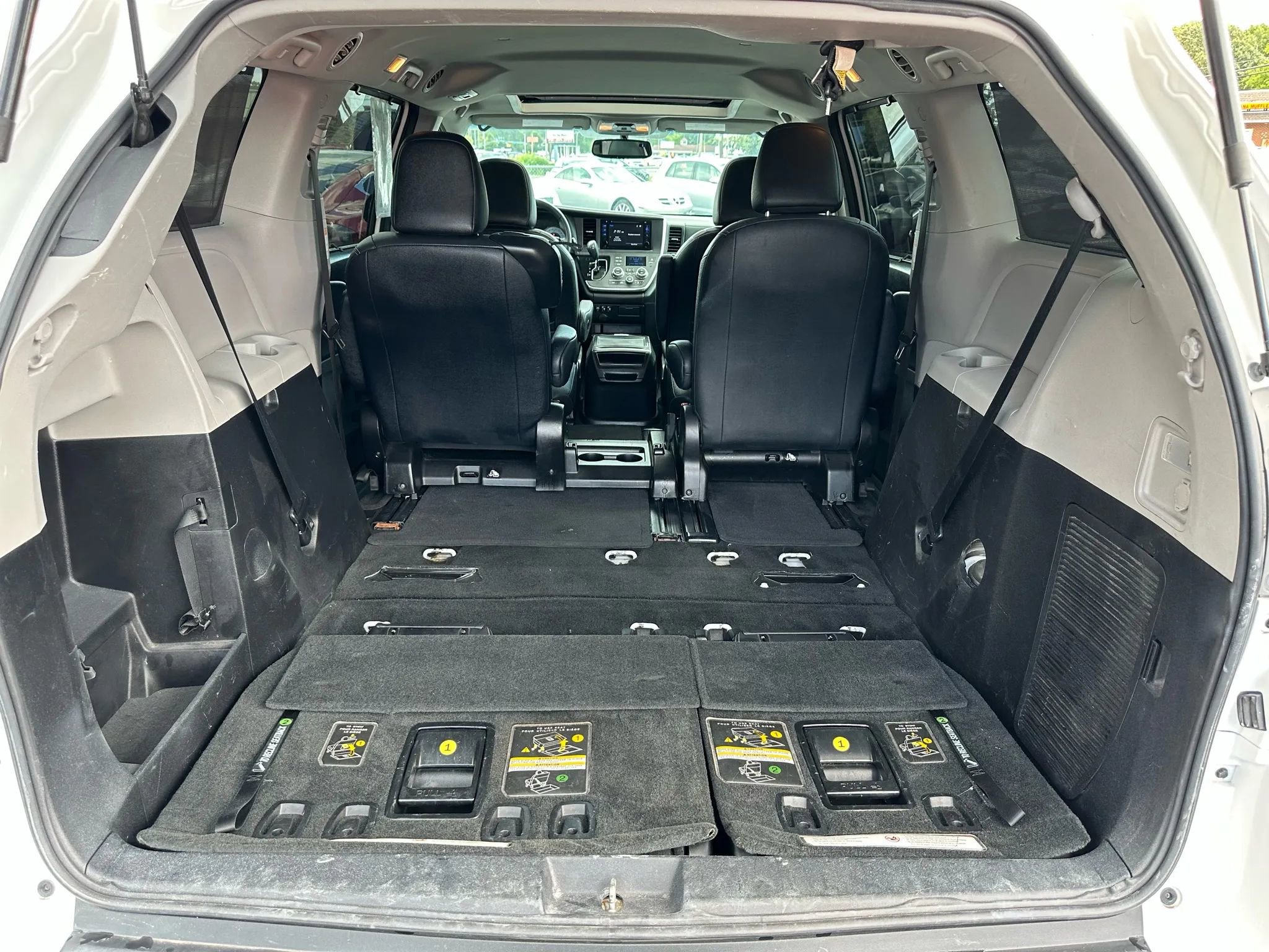 Used 2017 Toyota Sienna SE image 21