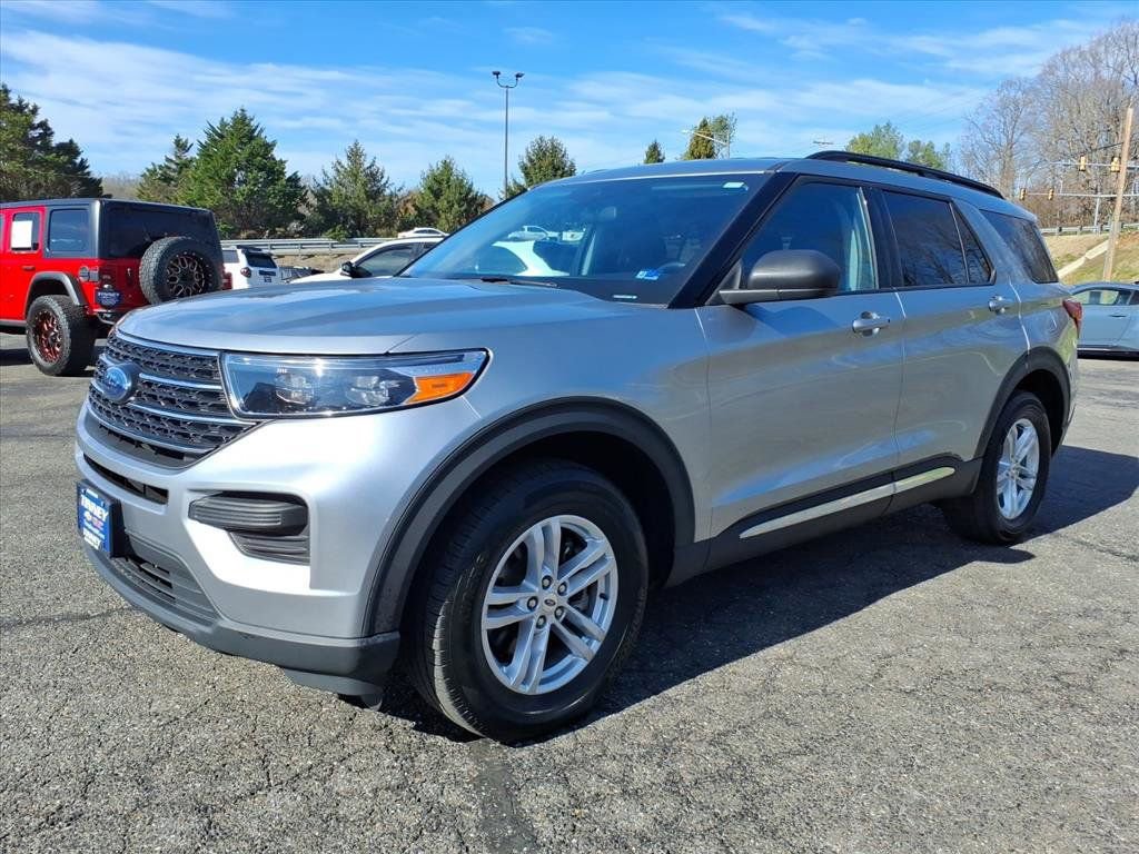 Used 2023 Ford Explorer XLT AWD/4WD image 8