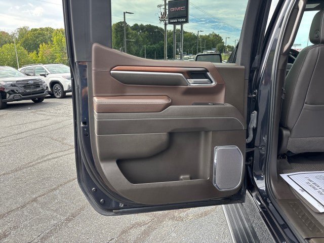 Used 2025 GMC Sierra 1500 Denali w/ Denali Reserve Package AWD/4WD image 32