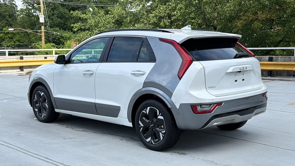 New 2026 Kia Niro Wave w/ Wave Preserve Package FWD image 3