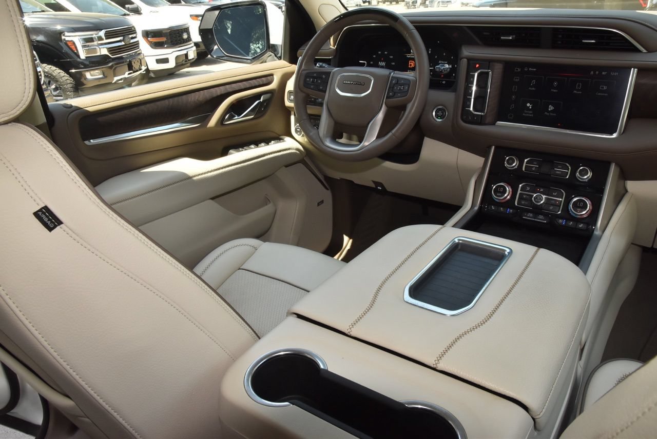 Used 2024 GMC Yukon XL Denali w/ Advanced Technology Package AWD/4WD image 16
