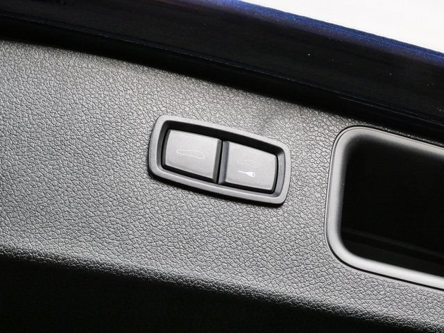 Certified 2023 Porsche Macan Turbo AWD/4WD image 33