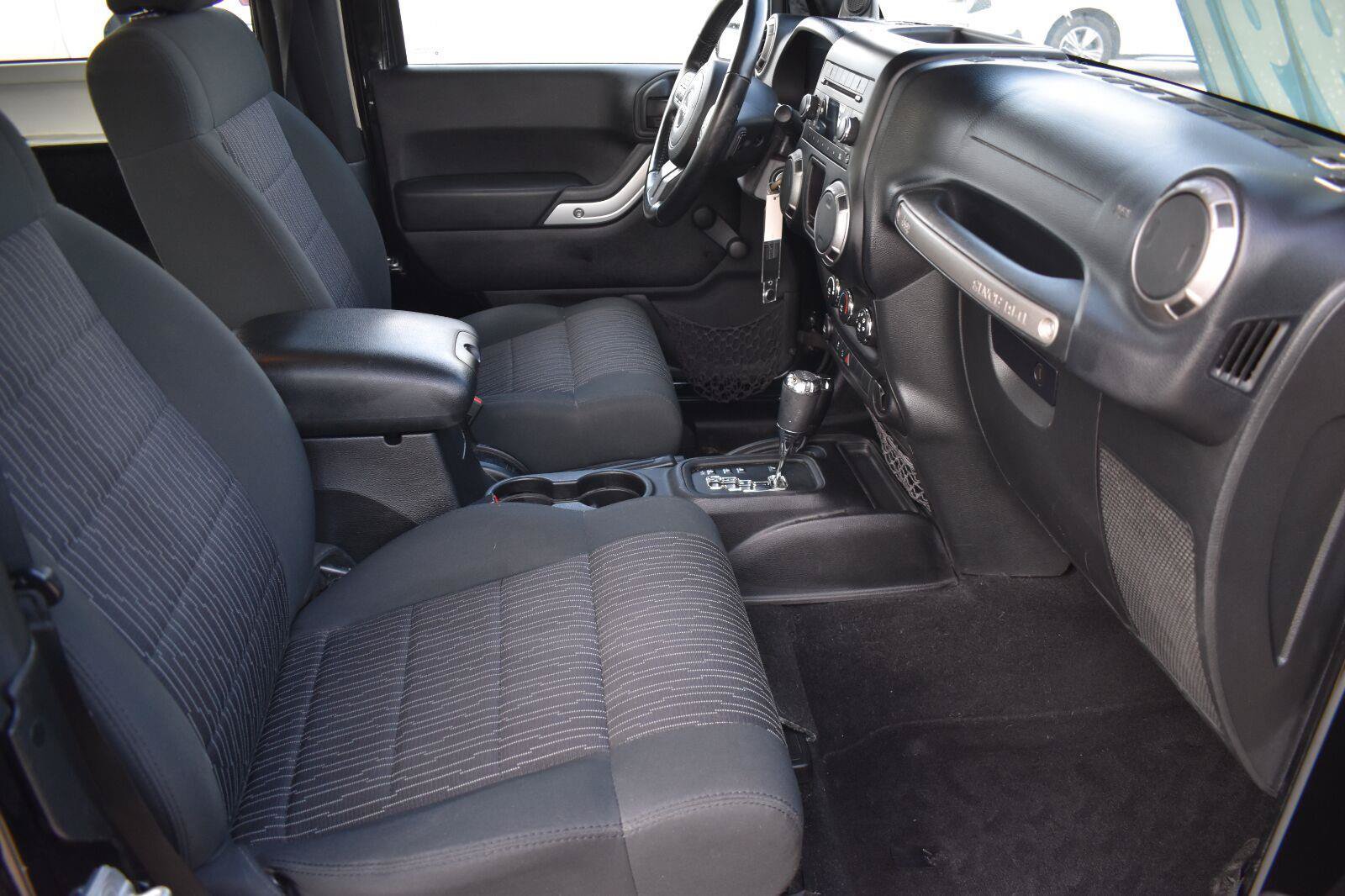 Used 2012 Jeep Wrangler Sport w/ Connectivity Group AWD/4WD image 8