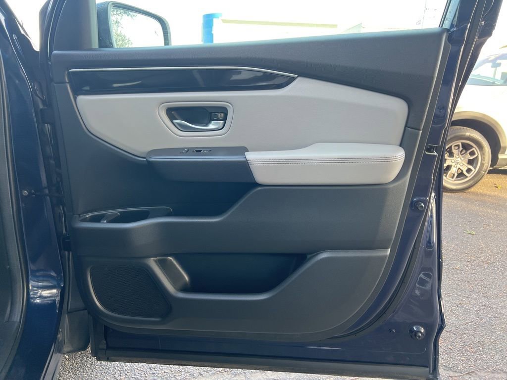 Used 2025 Honda Pilot EX-L image 11