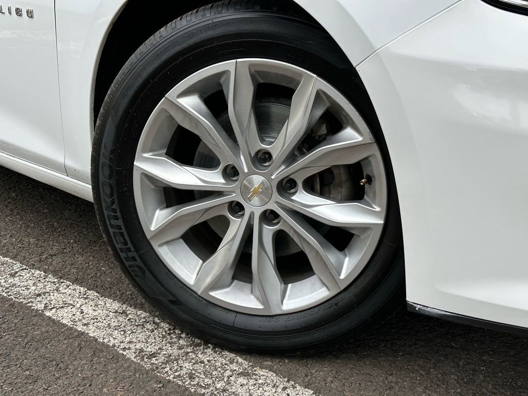 Used 2019 Chevrolet Malibu LT image 2