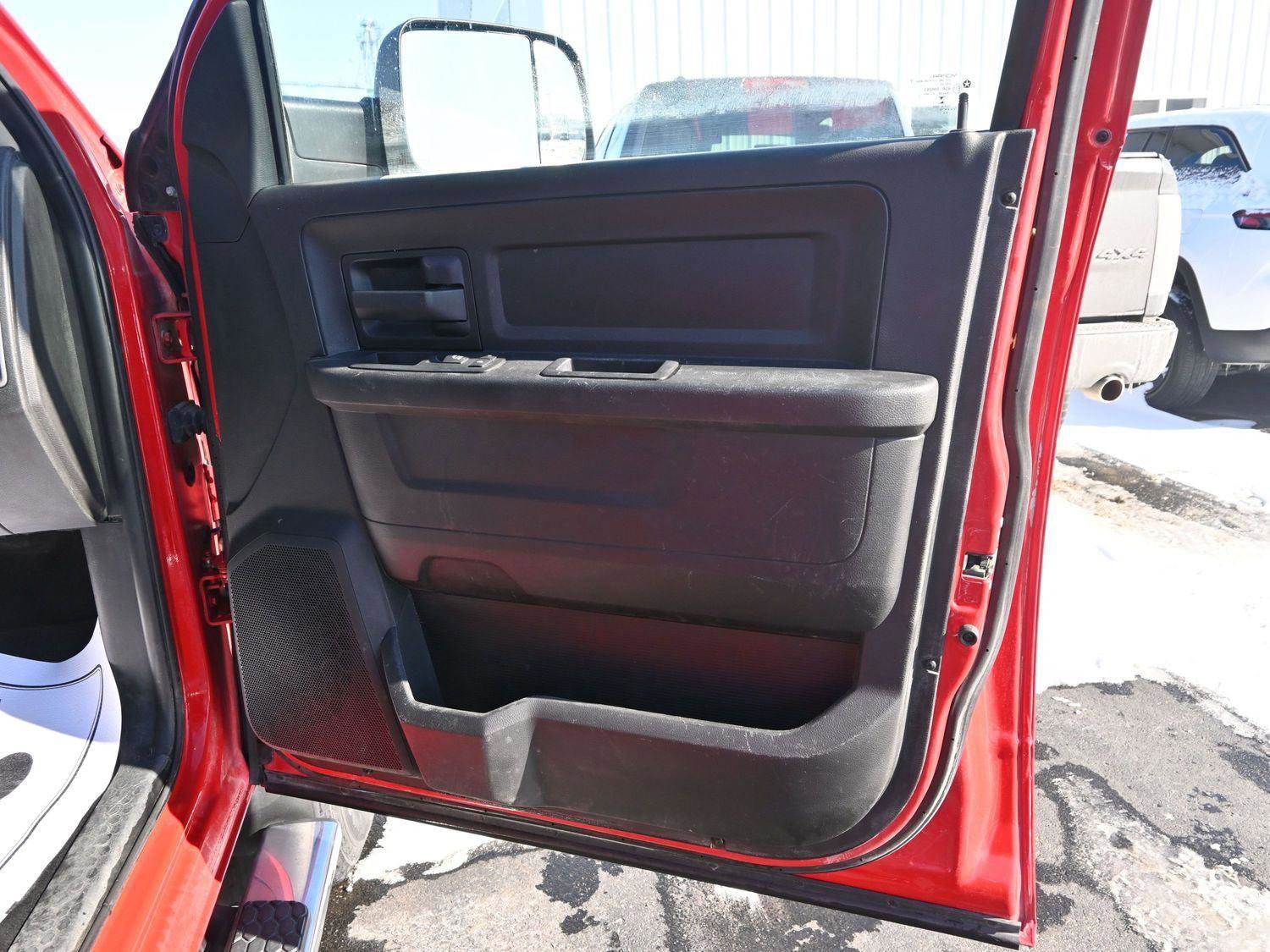 Used 2018 RAM 3500 Tradesman w/ Chrome Appearance Group image 8