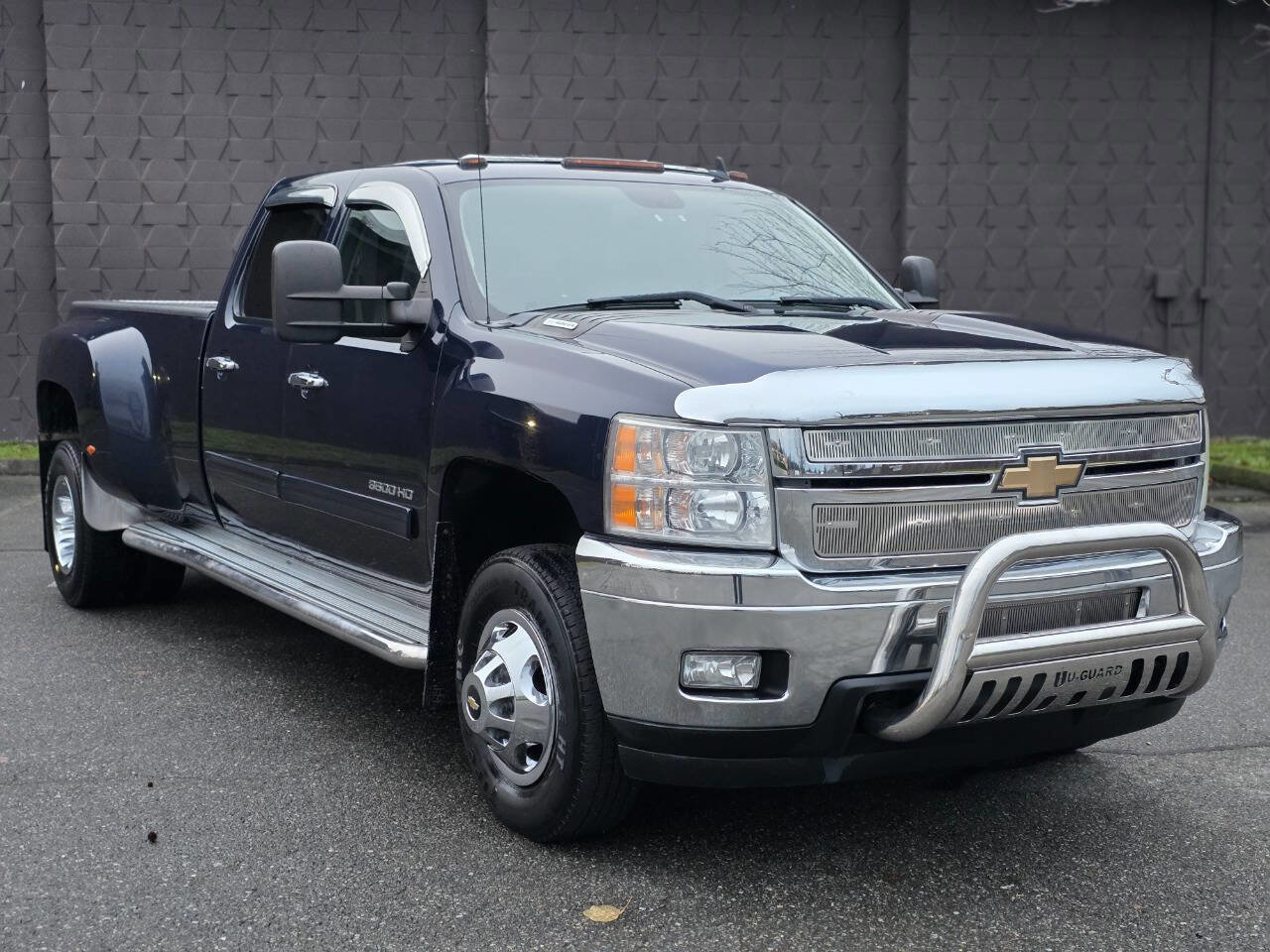 Used 2011 Chevrolet Silverado 3500 LTZ image 6