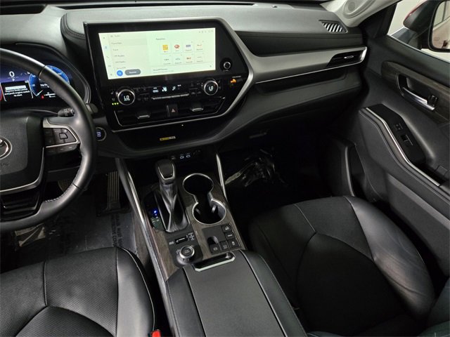 Used 2023 Toyota Highlander Platinum image 18