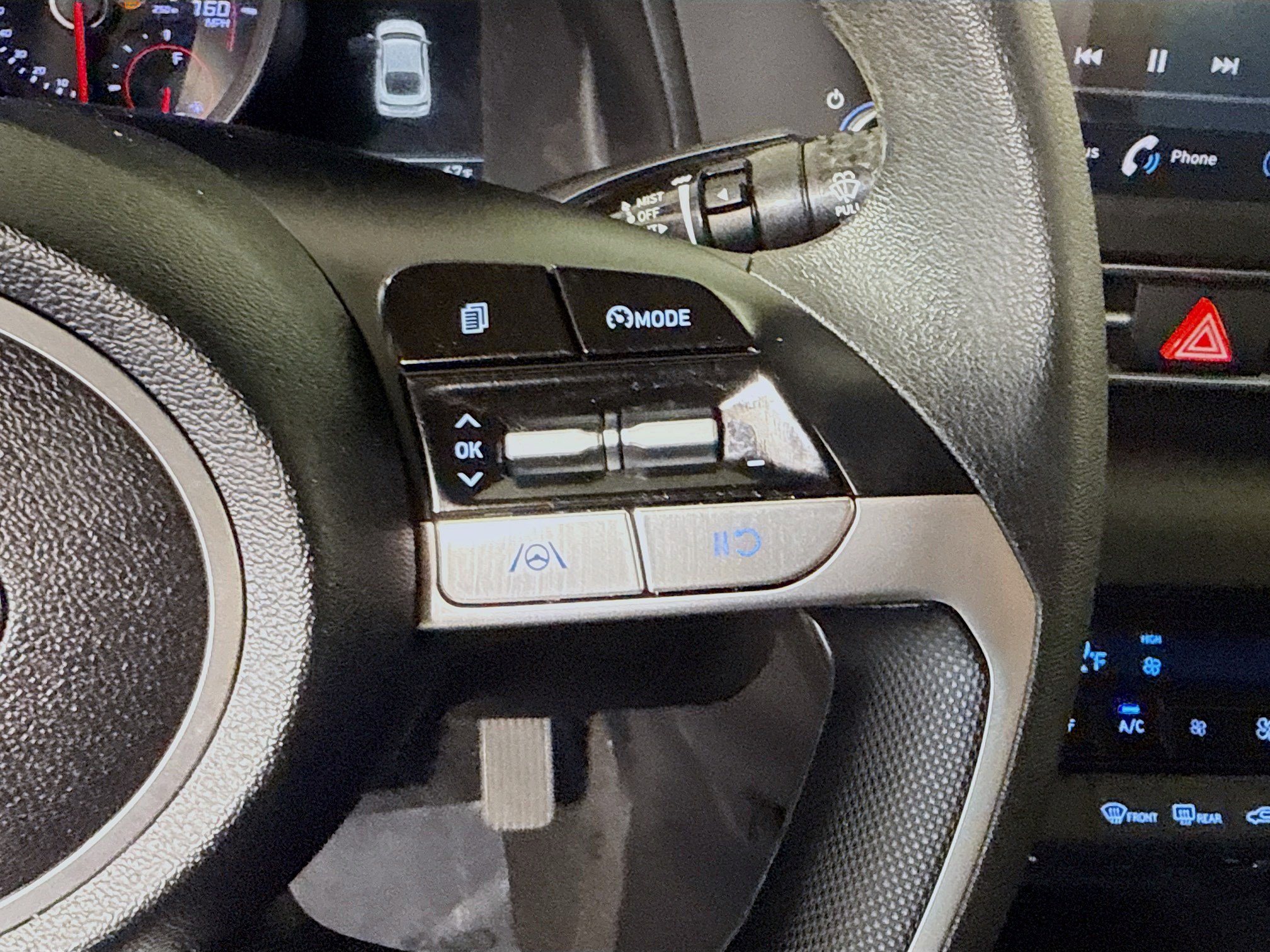 Used 2023 Hyundai Elantra SEL image 15