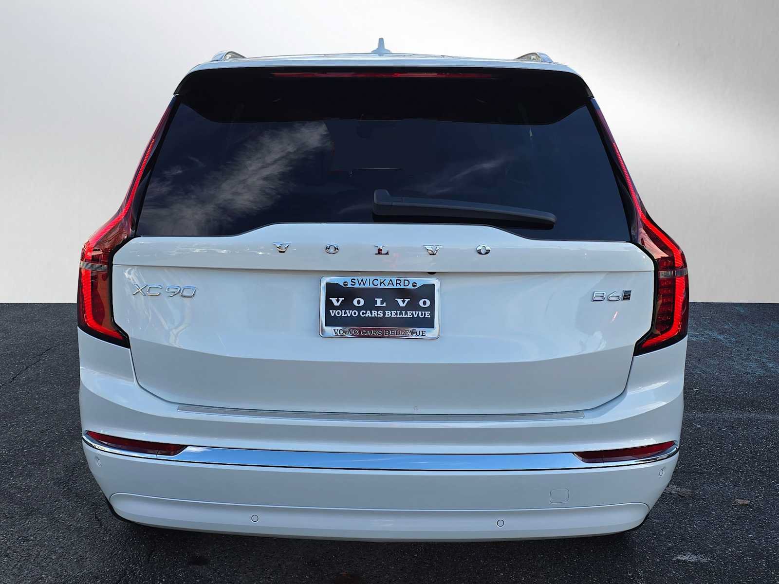 New 2026 Volvo XC90 B6 Plus w/ Protection Package Premier AWD/4WD image 4