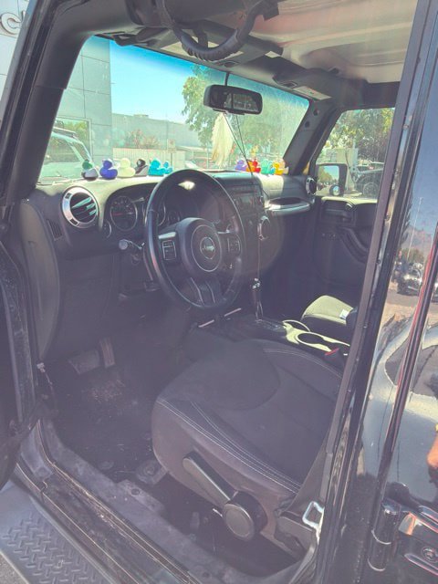 Used 2015 Jeep Wrangler Unlimited Sahara w/ Connectivity Group AWD/4WD image 10