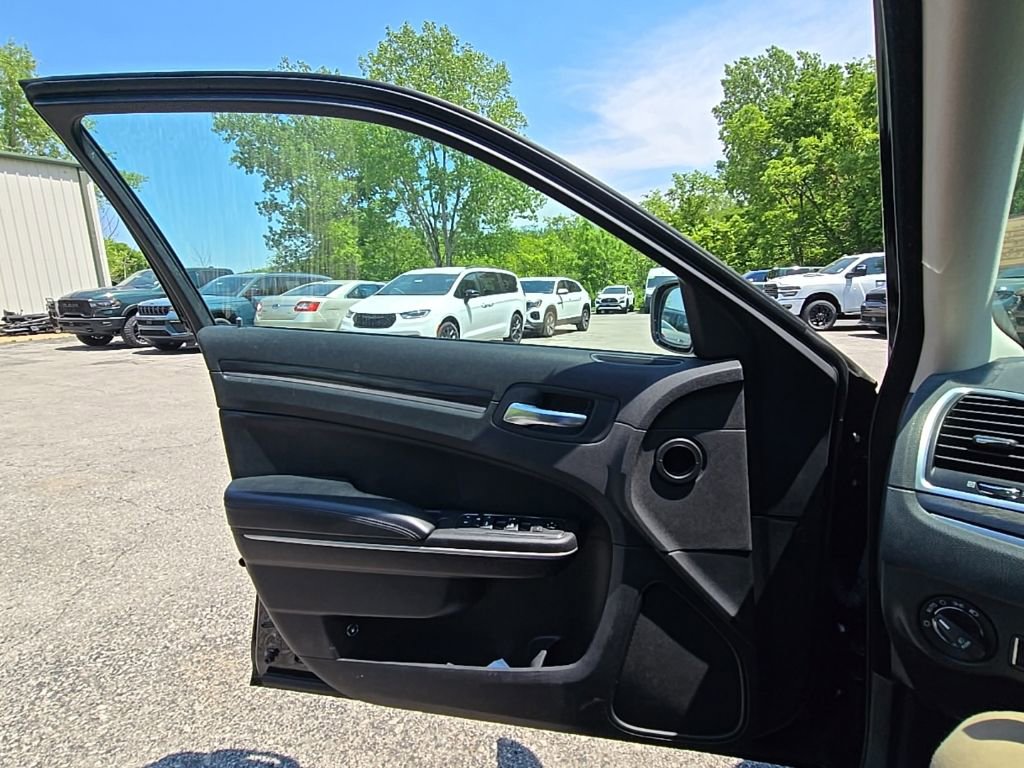 Used 2021 Chrysler 300 Touring L AWD/4WD image 18