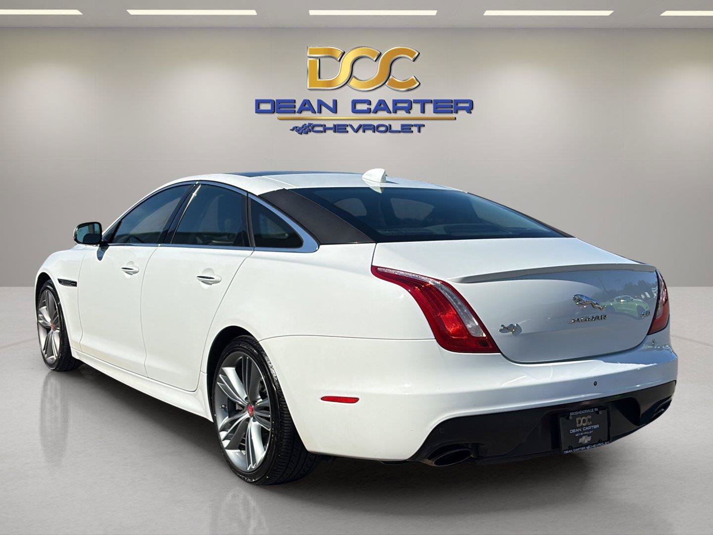 Used 2016 Jaguar XJ Supercharged RWD image 3