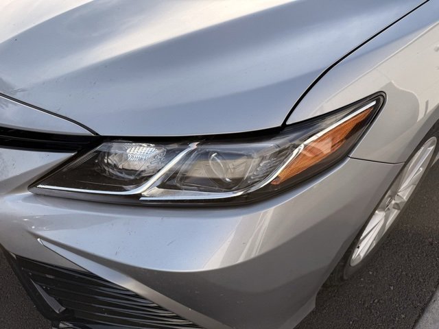 Used 2022 Toyota Camry LE image 9
