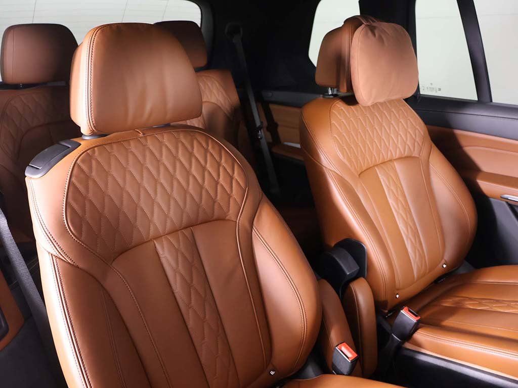 Used 2024 BMW X7 M60i image 39