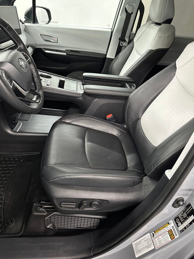 Used 2025 Toyota Sienna XSE image 14