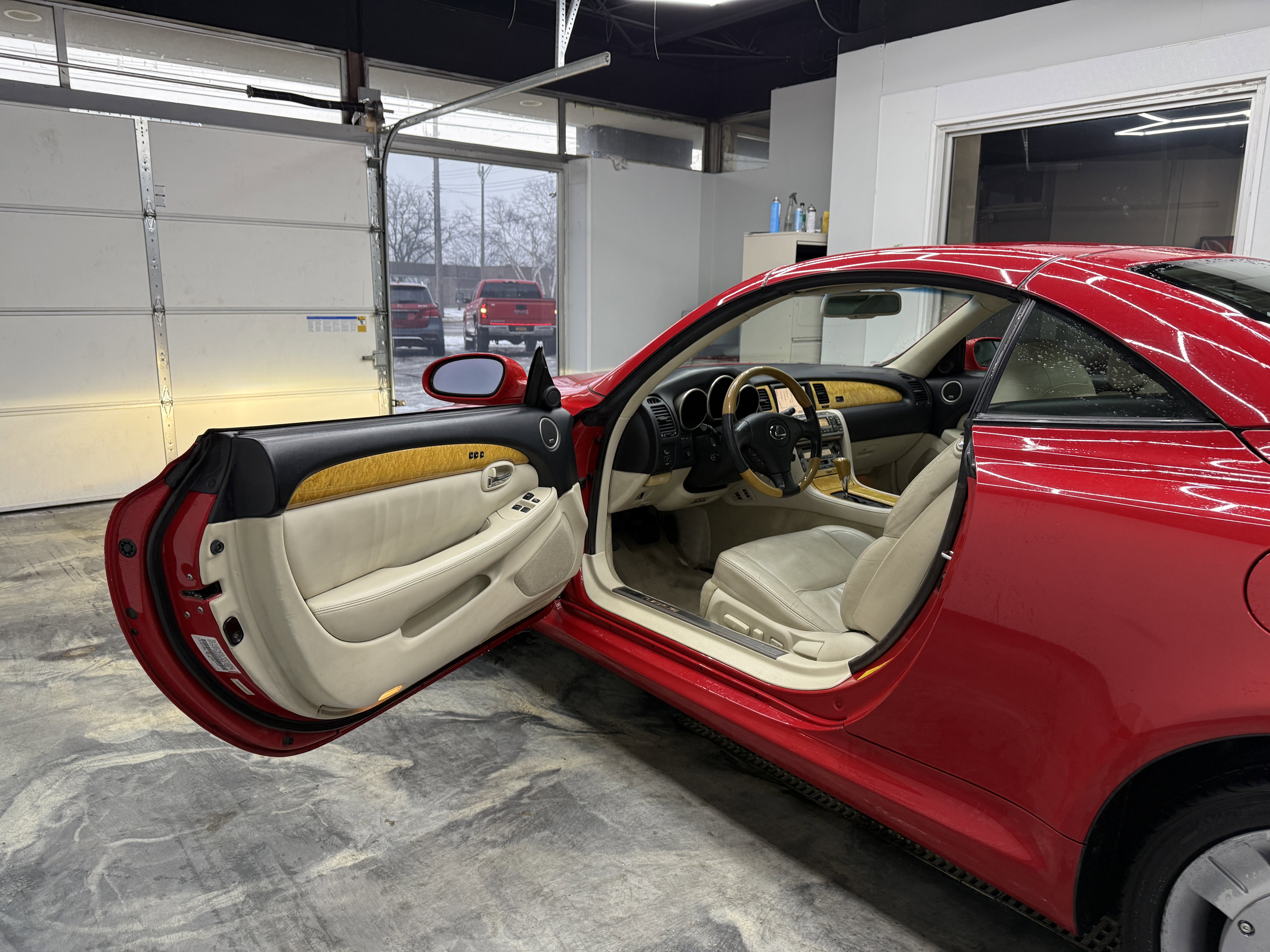 Used 2004 Lexus SC 430 Convertible image 9