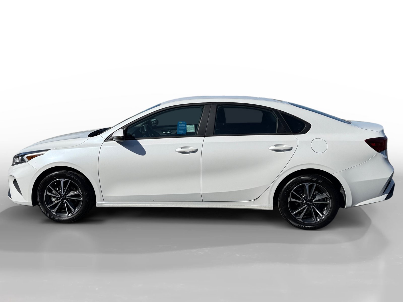 Used 2023 Kia Forte LXS w/ LXS Technology Package FWD image 2