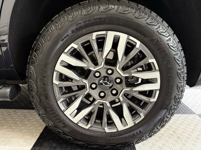 Used 2025 Chevrolet Tahoe Z71 w/ Z71 Off-Road Package AWD/4WD image 13