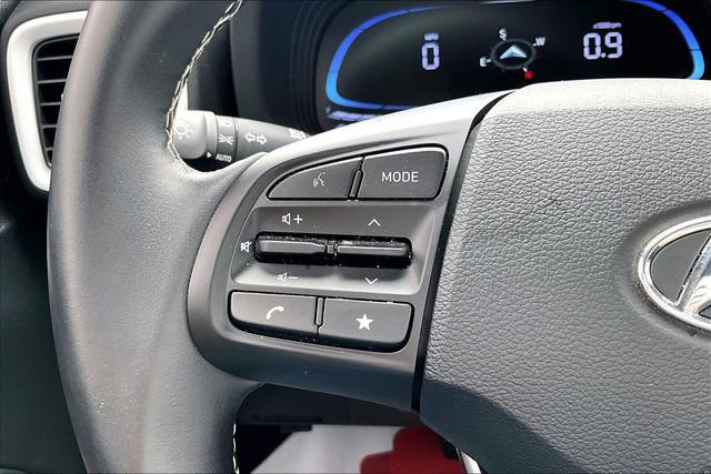 Used 2024 Hyundai Venue Limited FWD image 11