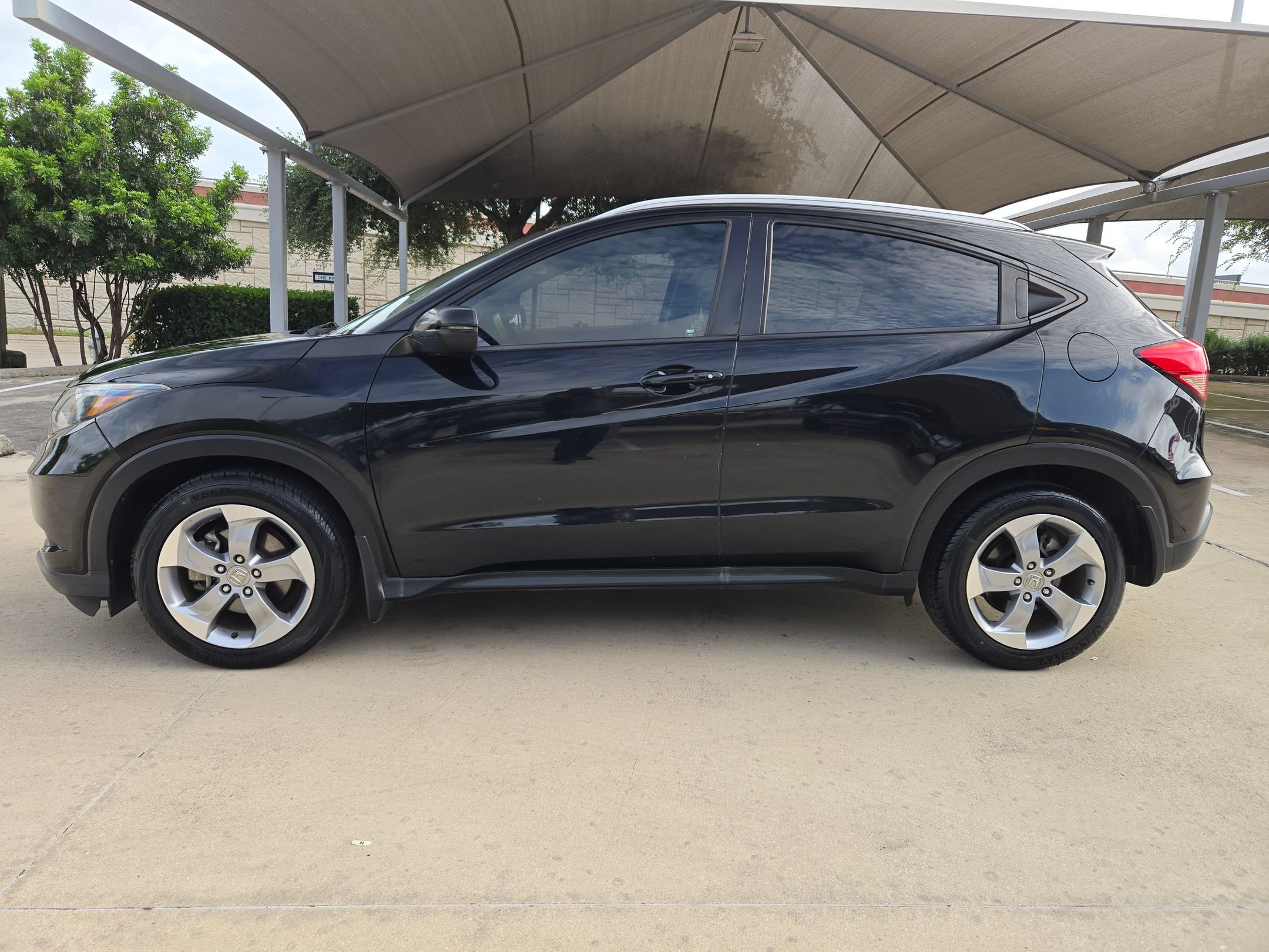 Used 2017 Honda HR-V EX-L image 6
