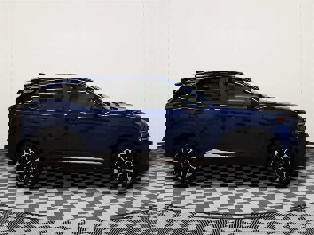 Used 2025 Nissan Kicks SV image 2