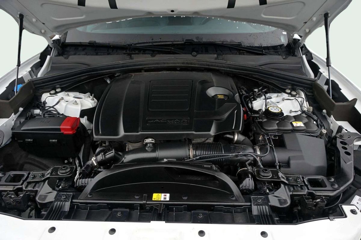 Used 2025 Jaguar F-PACE R-Dynamic S image 11