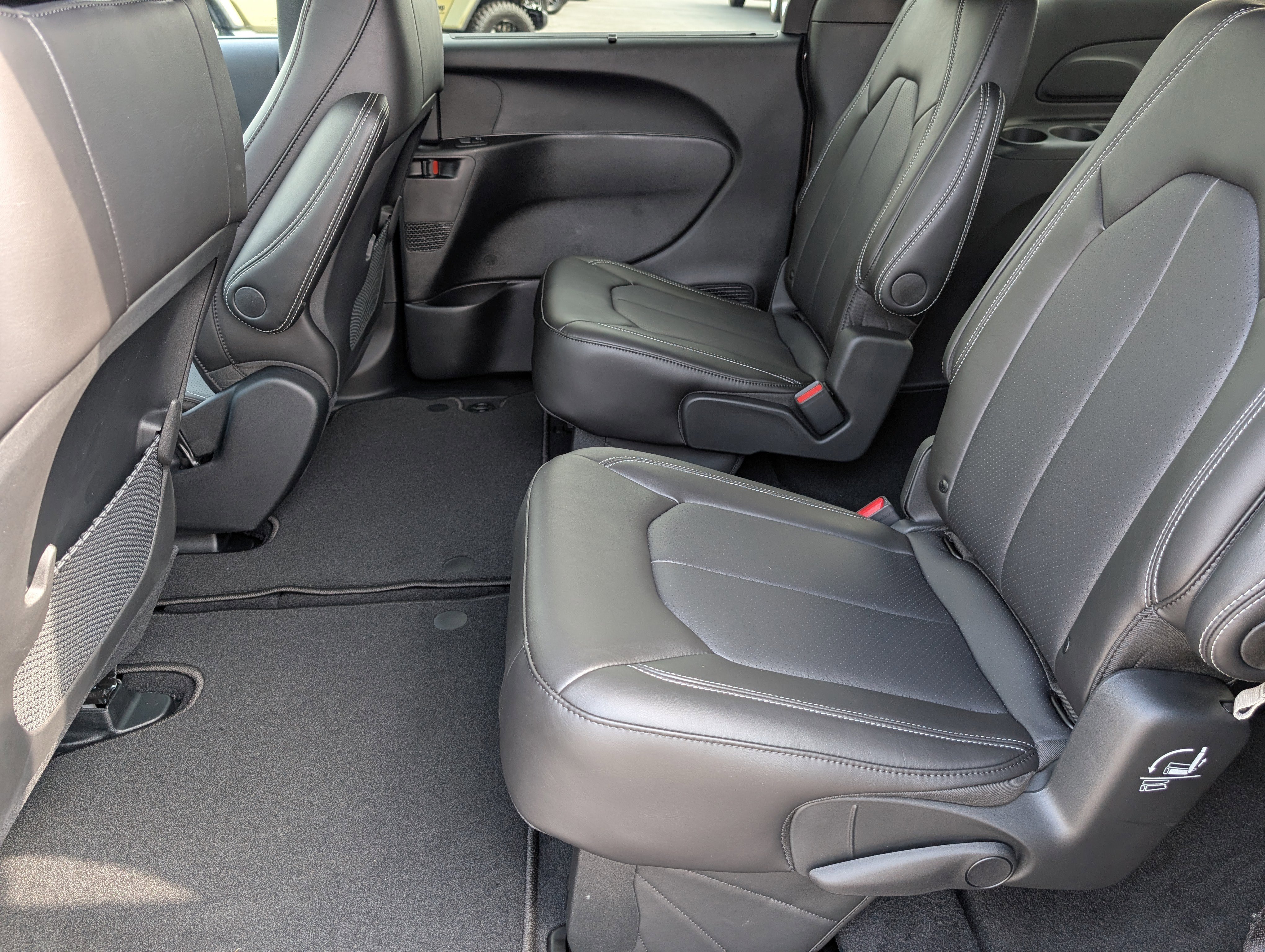 New 2026 Chrysler Voyager LX image 9