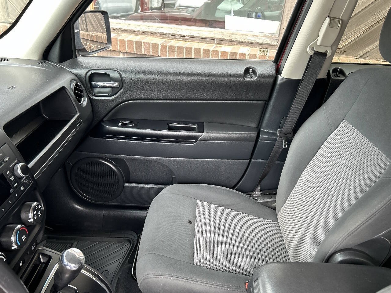 Used 2012 Jeep Patriot Latitude w/ Sun/Sound Group AWD/4WD image 10